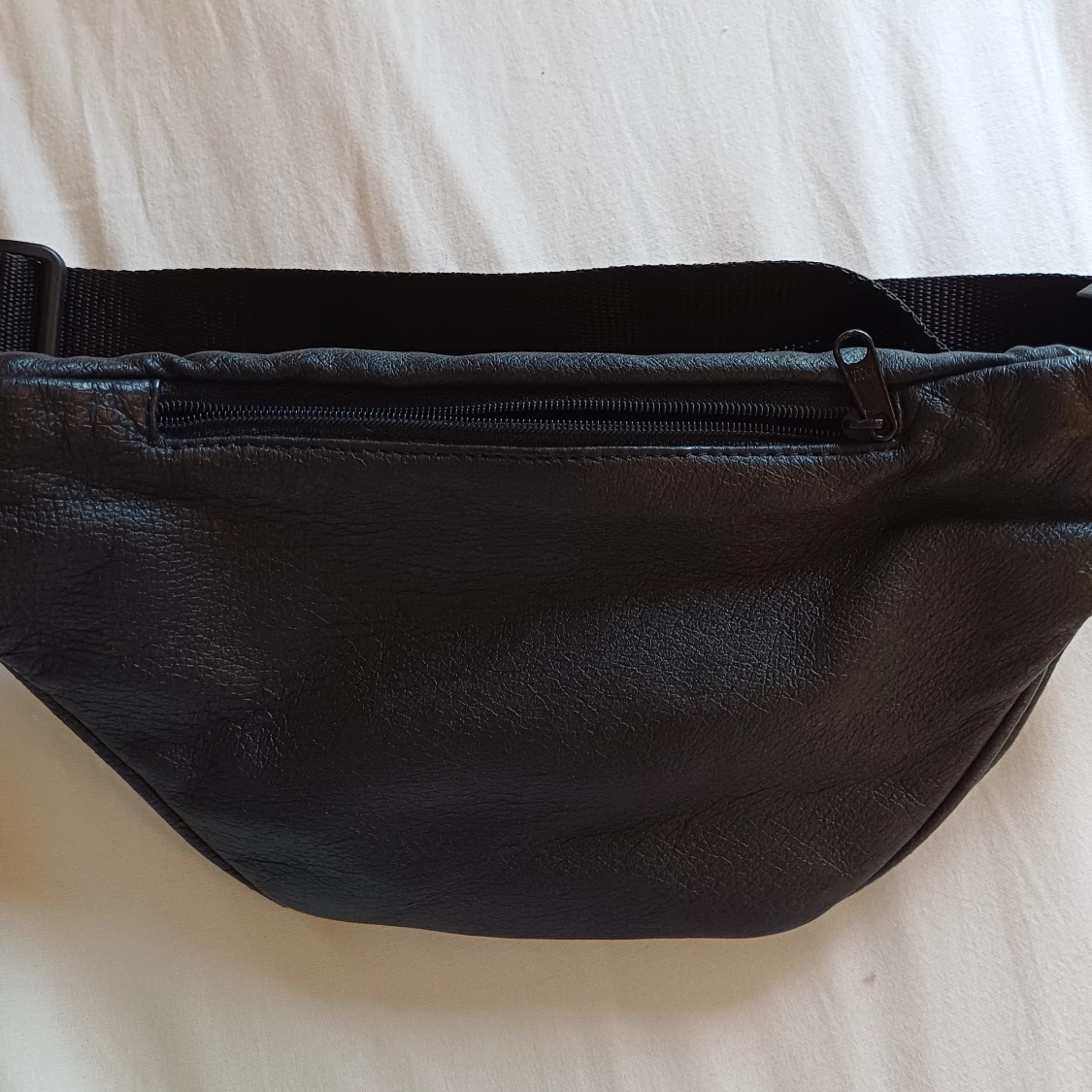 Svart magväska - 90