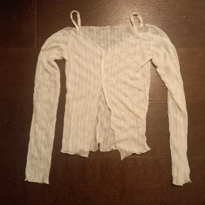 see through cardigan - white lace cardigan!! Not my style anymore.. Fits an XS  just write priv for more pics! 