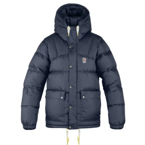 Fjällräven jacka - Säljer min jättefina mörkblåa fjällräven eftersom att den är för stor, den har inga defekter.