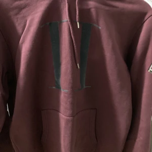 Les deux hoodie - En fin hoodie  Använd 2 gånger under sommarn Skick 9,5/10