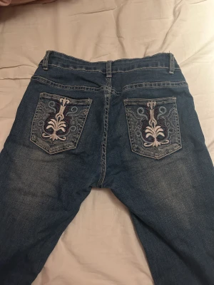low waist jeans - Säljer mina low waist bootcut jeans då jag inte använder de längre