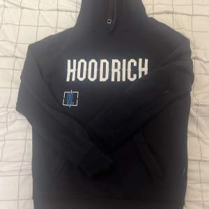 Mörkblå Hoodrich hoodie, riktigt fin, 8/10 skick. Storlek S