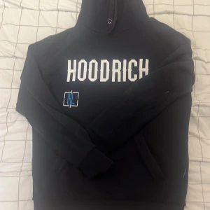 Hoodrich hoodie  - Mörkblå Hoodrich hoodie, riktigt fin, 8/10 skick. Storlek S