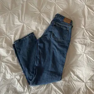 Jeans från weekday i modellen arrow low straight! 