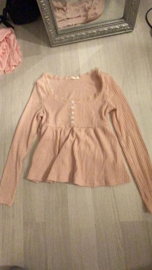 Rosa blus/topp - Har aldrig använt och är i helnytt skick. Passar dem som har Xs också.