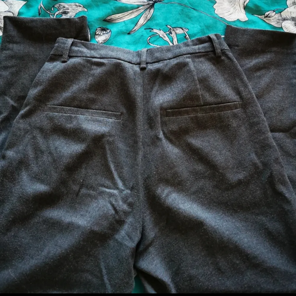 Trousers from Monki. Ideal for fall/winter. Super cozy. Size 34. Very good condition. Jeans & Byxor.