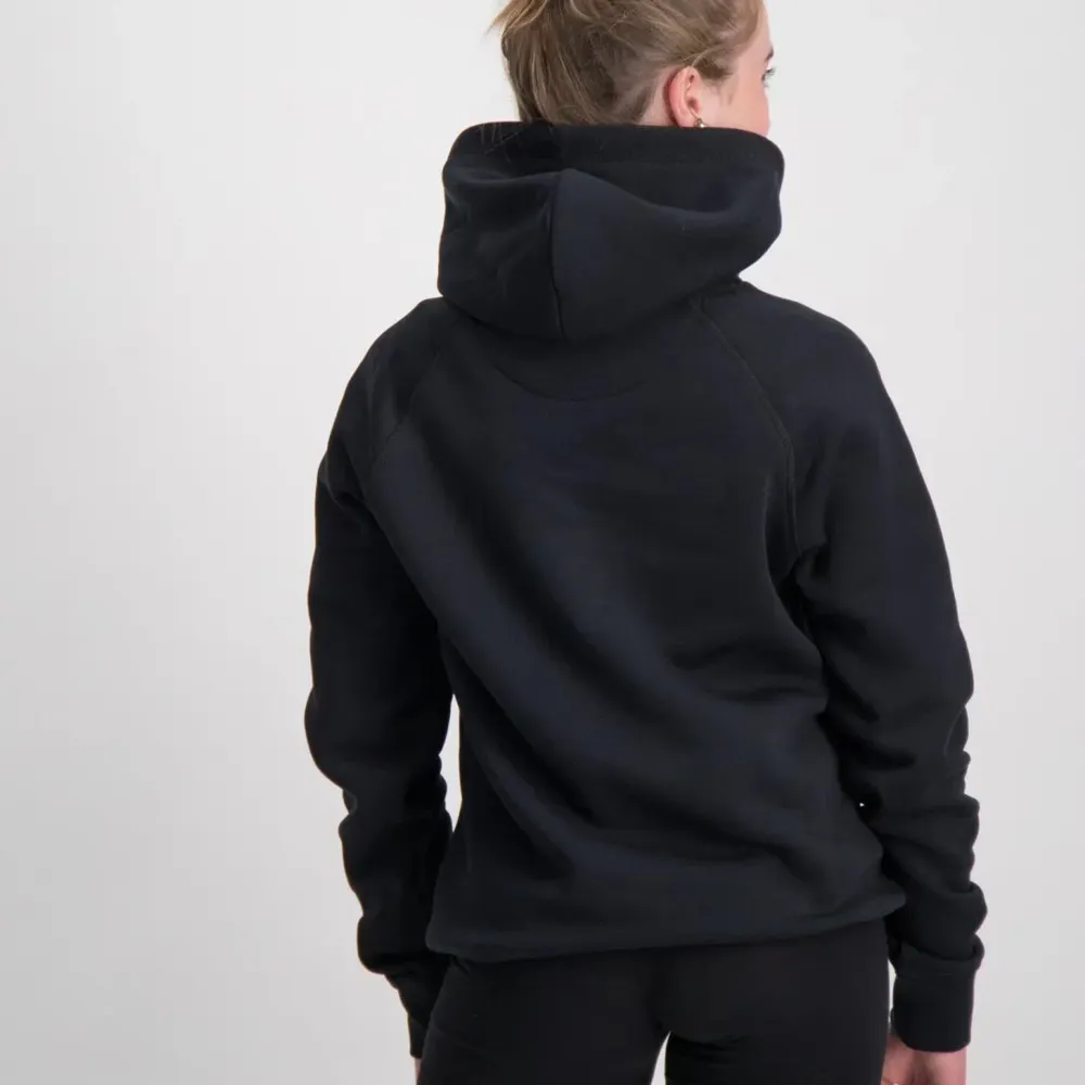 Superskön svart hoodie från gant. Inga skador eller fläckar.  Är i storlek 158/164 och passar S/M. Hoodies.