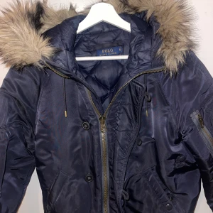 Vinterjacka - Vinterjacka från Ralp Lauren. Nytt skick. Kort modell. Nypris 3999kr