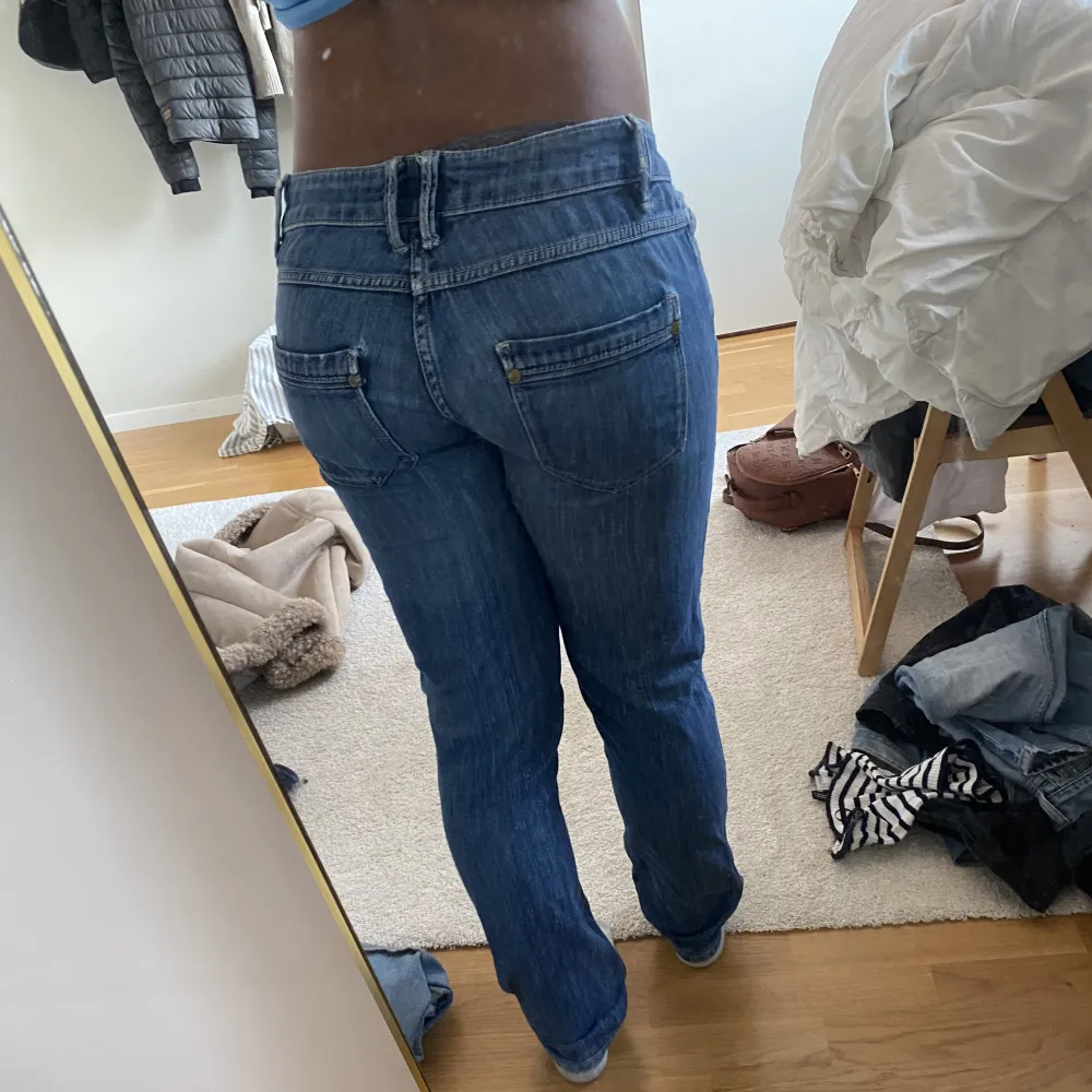 Skit snygga lågmidjade massimos dutti jeans. Storlek S. Jag är 163cm. Sitter snyggt i rumpan. . Jeans & Byxor.