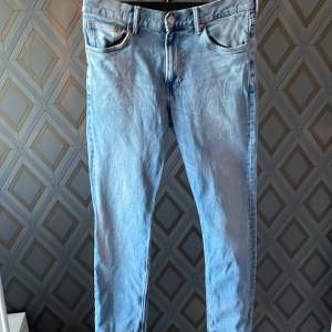 Jeans från Hm i mycket bra skick  Slim fit Waist:31 Längd:32