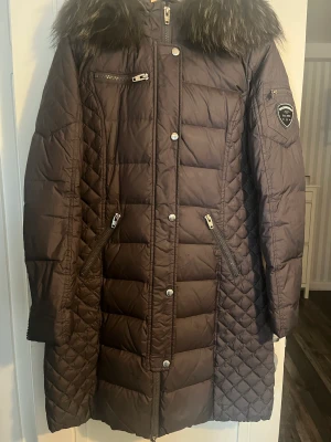 Jacka  - Äkta päls och fint skick. Använd väldigt sparsamt 