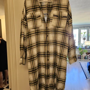 Skjortklänning från noisy may - Fin skjortklänning/lång skjorta 