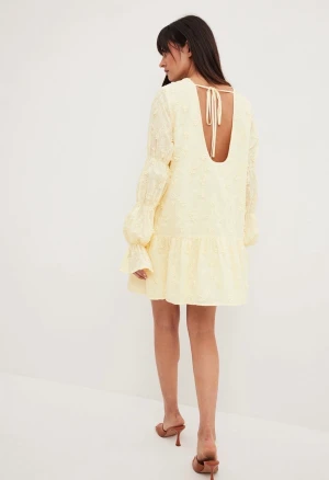 Sommarklänning NA-KD - Säljer denna superfina, helt slutsålda, klänning från NAKD. Aldrig använd med lappen kvar. Pris kan diskuteras  Exklusive frakt