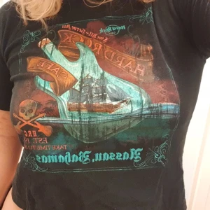 Cropped hard rock cafe tröja  - Tight tshirt cropped, från hard Rock cafe yaa