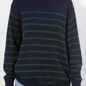 brandy melville brianna sweater - (bilder från hemsidan) säljer denna då den inte kommer till använding, jättefin på och bra kvalitet! 180kr+frakt! skriv om du vill ha bilder elelr har frågor🩷