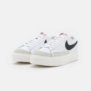 Nike Blazer Platform - Storlek 37,5 super sköna! Använda fåtal gånger lite tecken på användning. 