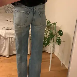 Midwaist raka jeans från zara. Bra passform, långa. 