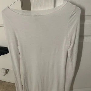 Intimissimi tröja - Vita trendiga intimissimi tröjan, använd en gång men inte min stil längre så säljer vidare