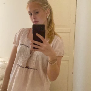 Odd Molly t-shirt - Rosa Odd Molly t-shirt🥰 Köpt för 500kr säljer för 239 (pris kan diskuteras) ❤️