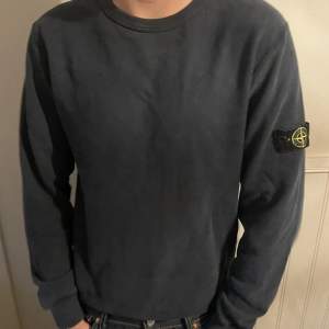 Säljer en stone island tjocktröja 