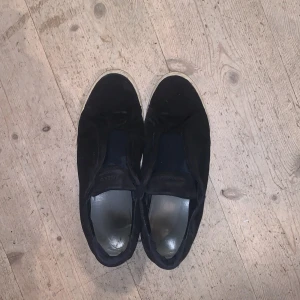 Arigatos  - Jag säljer mina arigatos i storlek 45. Rätt använt skick och det är därför jag säljer billigt