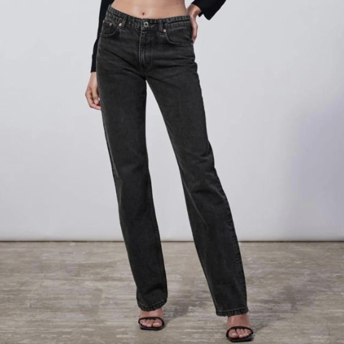 Zara mid waist straight jeans - 91