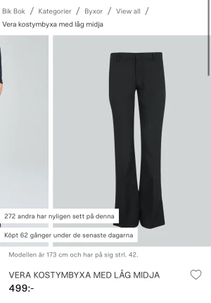 Kostymbyxor vera  - Säljer dessa skitsnygga kostymbyxorna ifrån bik bok då dom har blivit för små tyvärr, det är slits nertill och dem är lågmidjade, skriv till mig privat för egna bilder☺️