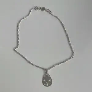 Silver halsband i fintskick från ”Snö of Sweden”🫶, pris kan diskuteras❤️