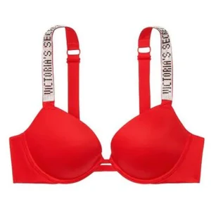 Victorias secret bh - Använd fåtal gånger så den är i jättebra skick, säljer pga den har blivit för liten nu. Köpte för 800 säljer för 600 plus frakt på det. Skriv gärna om ni har några frågor!💗💗