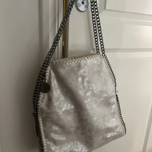stella mcCartney  - Stella mccartney liknande väska, köpt utomlands, kom med prisförslag 🤍