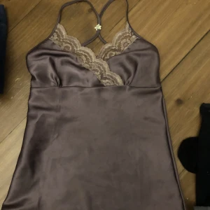 Linne - Snyggt sexigt linne passar jätte bra till ex svart kjol eller jeans 