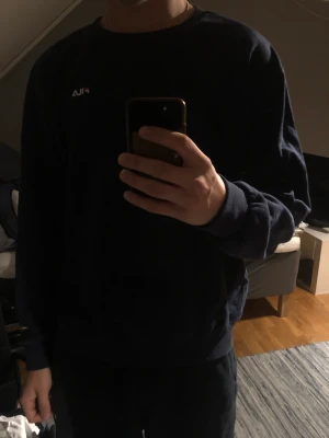 Blå Crewneck Tröja Fila - Fila Tröja i mörkblått. Bra skick i storlek L