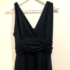 Balklänning - Säljer balklänning!/ aftonklänning. Klassisk mörkblå.