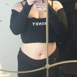 Axel lös magtröja  - Inte använd så många gånger, svart axellös magtröja. 