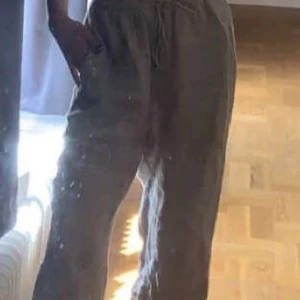 Linnebyxor  - Hej, säljer mina linnebyxor, knappt använda, passar mig som är 168, dom är ifrån Chelsea