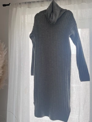 Lager 157 klänning  - Helt ny, aldrig använd. Stickad klänning från lager 157. 