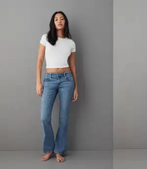 Säljer dessa superfina jeans från Gina Tricot!🤍Endast använda vid ett tillfälle så väldigt fint skick (som nya). Säljes då jag har liknande. Nästan helt slutsålda!💕