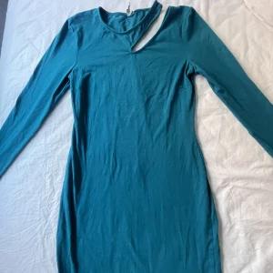 Klänninh - Grön klänning. Använd 2 gånger.