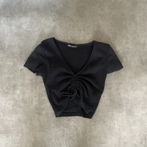 Topp - Säljer denna toppen från zara, storlek S