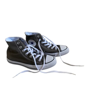 Converse - Converse i färgen ”charcoal” (gråbruna), storlek 38. Aldrig använda, nyskick och i originalkartong.