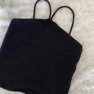 Svart topp - Detta linne/topp är köpt på Gina tricot för ett par somrar sedan☀️. Fint skick. 
