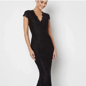 Balklänning - Helt oanvänd balklänning från Bubbleroom i storlek 40. Säljes pga kom aldrig till användning för studentbal. Inte heller testad.