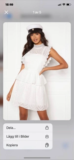 Studentklänning  - Studentklänning från moments New York ”Olivia Crochet Dress”.  Endast använd en gång och är i mycket bra skick.  Strl 38 Originalpris 999kr 