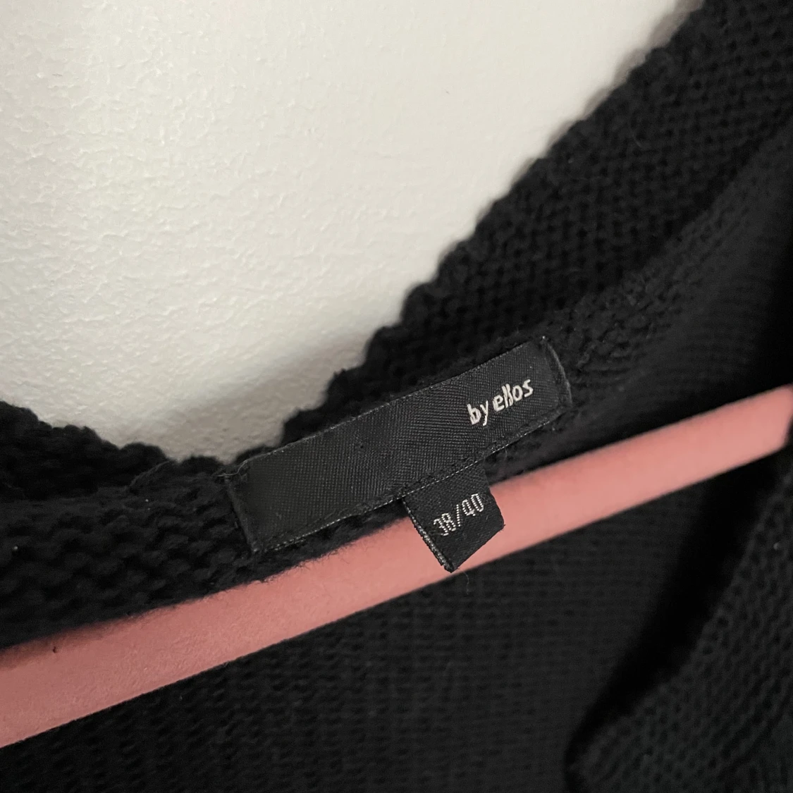 Stickad tröja med trekvartslånga ärmar  - 91