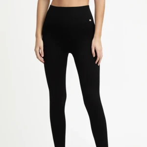 Tränings tights  - Använda en gång men för små så säljer vidare. Skriv privat för frågor eller flera bilder. Nypris 399kr, mitt pris 100kr+frakt. ❤️