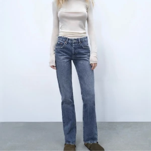 Zara mid rise jeans  - Hej säljer min älskade mid rise zara jeans, jag är 170