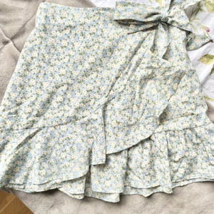 Kjol☀️ - Somrig kjol, knyts omlott🥰Hör av er!