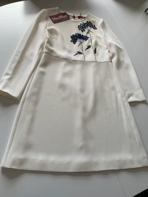 Klänning  - Helt ny klänning från Max Mara med tag,size 40 EU.