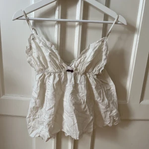 Odd Molly linne🎀🌸 - Super gulligt linne ifrån Odd Molly. Används inte längre därav säljer jag den. Jättefin nu till vår och sommar❤️kika gärna in mina andra annonser😚