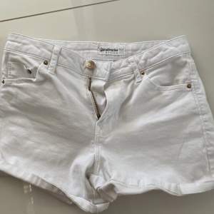 White low waist shorts